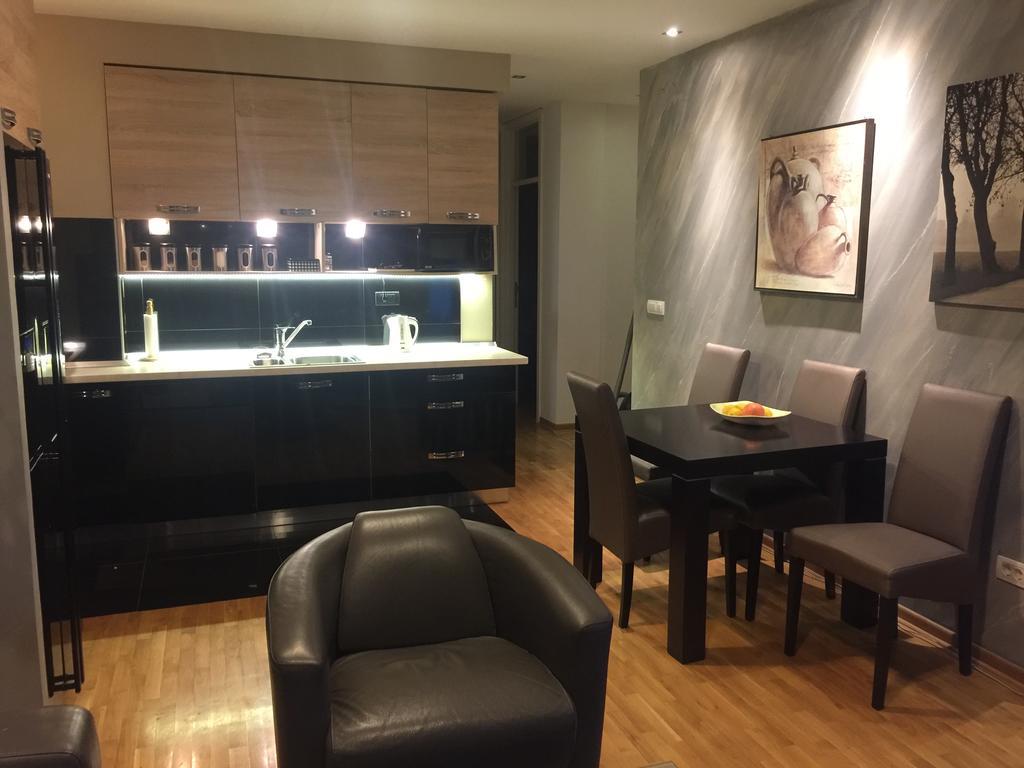 Lovely Apartment Belgrado Buitenkant foto