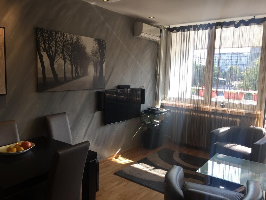 Lovely Apartment Belgrado Buitenkant foto