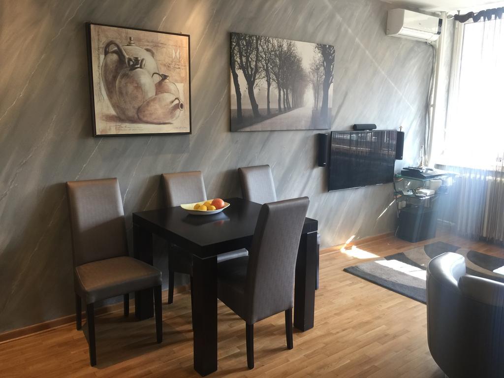Lovely Apartment Belgrado Buitenkant foto