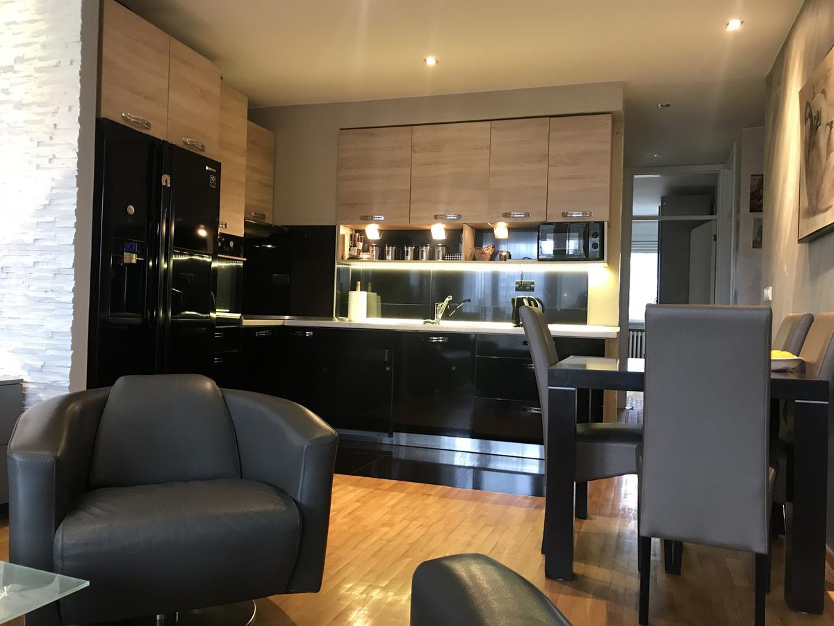 Lovely Apartment Belgrado Buitenkant foto